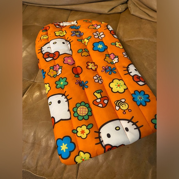 BAGGU Hello Kitty Laptop Sleeve 16” - Picture 3 of 3